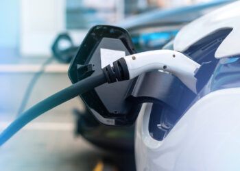 Rekordne prodaje električnih avtov v prvem tromesečju 2025 po svetu