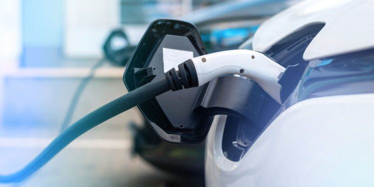 Rekordne prodaje električnih avtov v prvem tromesečju 2025 po svetu
